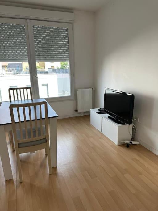 Grand Studio De 37M Carres - Rer Laplace Et Maison Des Examens A 5 Minutes A Pied Arcueil Exterior foto